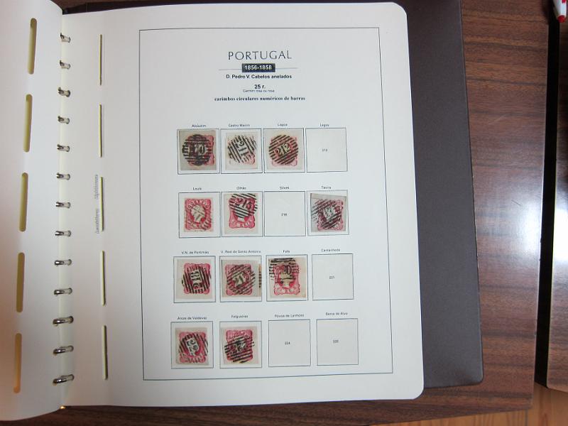 0015 (63).jpg -     Lote:    15      Marcofilia      Lotes Especiais       Descrição:      Portugal.   Colecção especializada de marcas numéricas das 1.ª e 2.ª reformas em selos de 25 reis, desde D. Maria II até D. Luís I, de frente. Lote a ver.        Lote       Valor Base:     &euro; 1.500,00     Valor Venda:     &euro; 3.000,00     